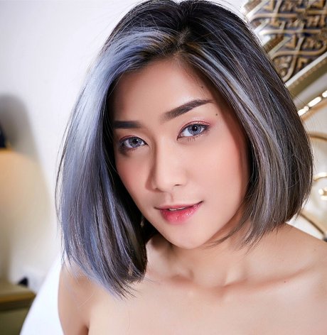 Black Cat Apple sex model pic