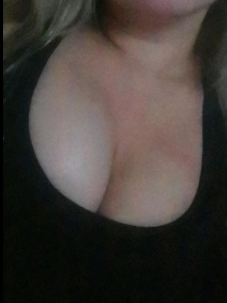 _Your Queen_ nudes model image