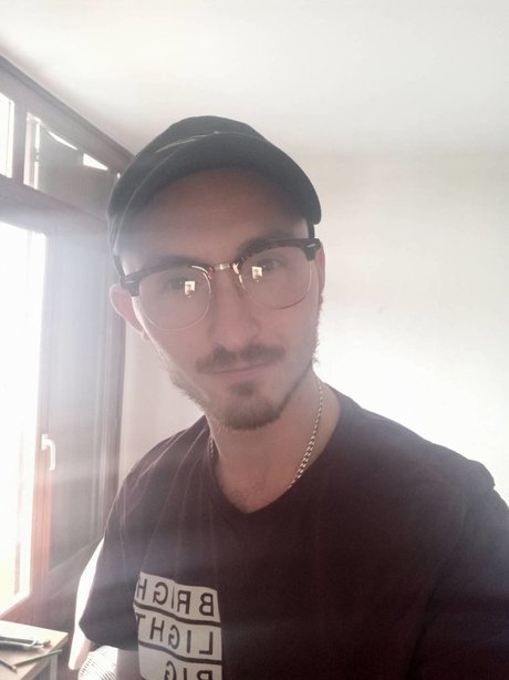 Simon Toulouse perfect model gallery