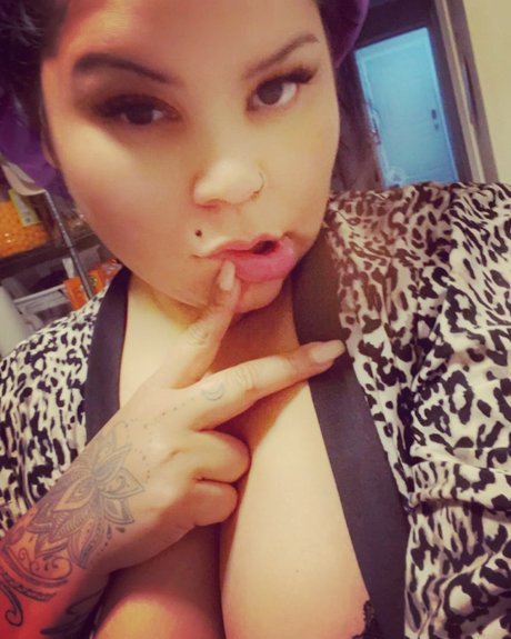 Crys Adrienne star exclusive img