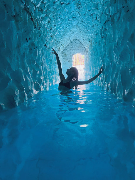 Moscato Sky model hd photo