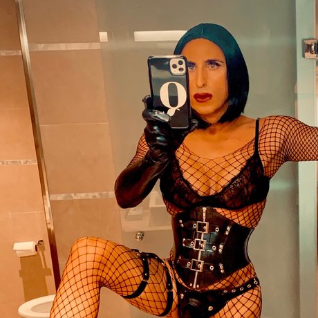 Mistress Q star sex picture
