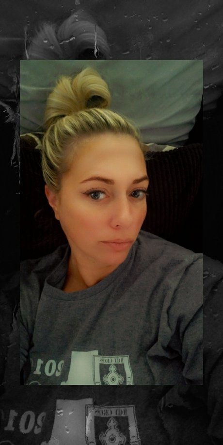 Belle de model top photo