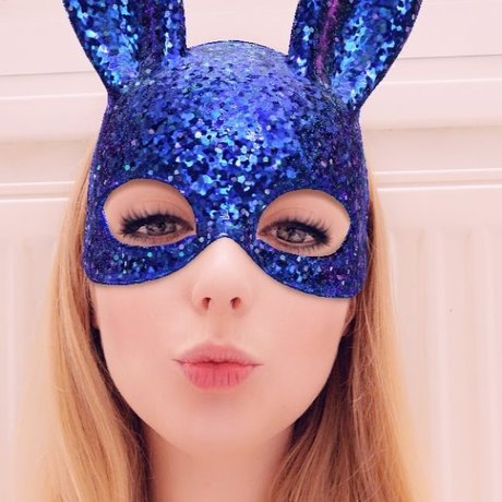 Naughtypipi art actress archive