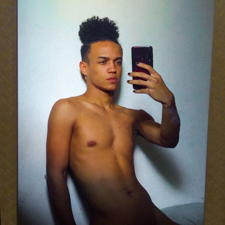 Alanzin_ pornographic model pic