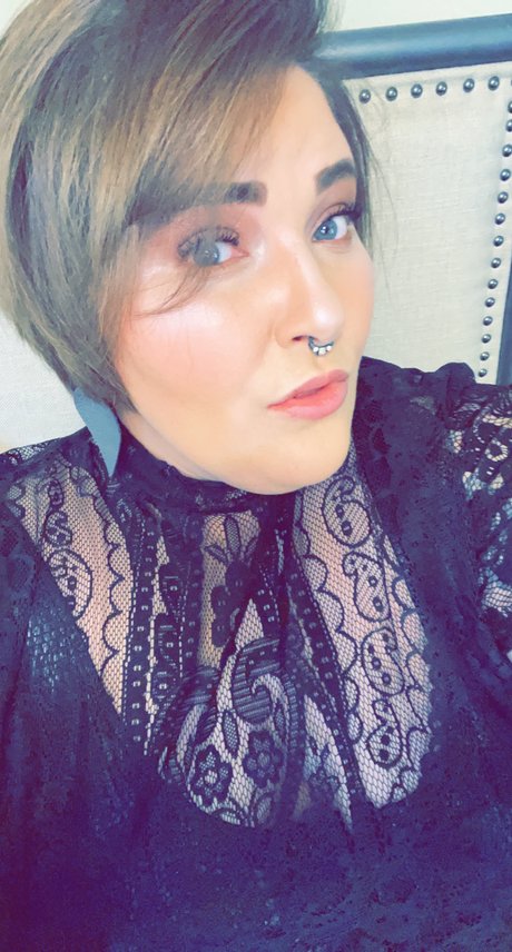 Lashes MFP hot actress pic