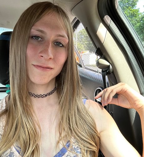 Emilia Lockhart sexy actress photo