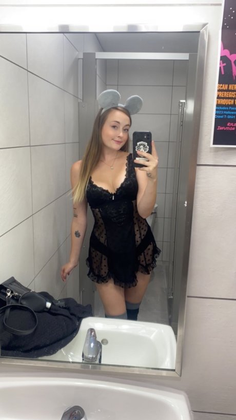 Avery Gold model sex galleries