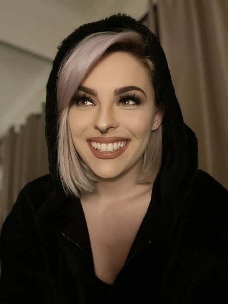 Suzy Lee pretty pornstar img