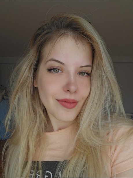 Juicy Squeeze VIP sex actress galleries