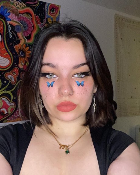 Goddess Em model hd pic