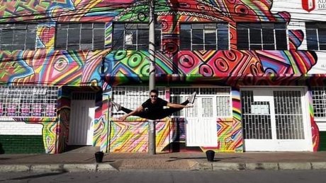 Dubis naked model image