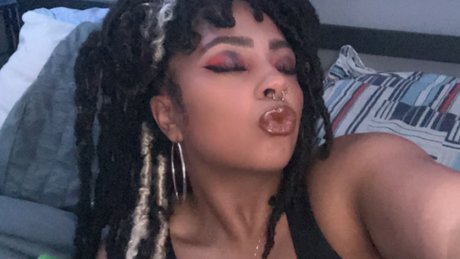 CaramelBlondie nude actress image