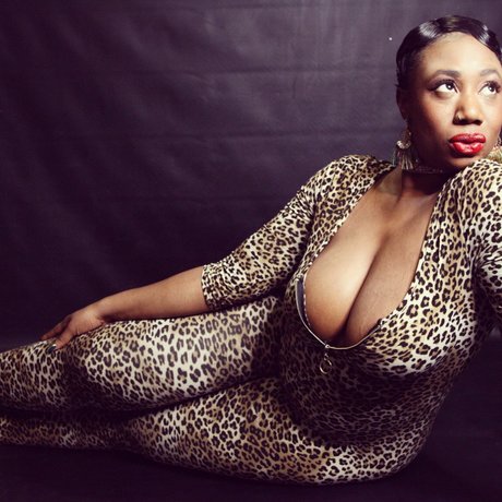 The Burlesque Booty Queen top pornstar photos