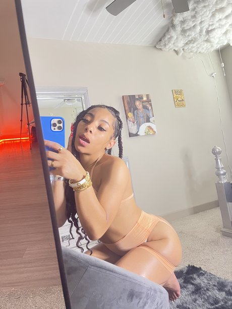 u51916243 star sexy photos