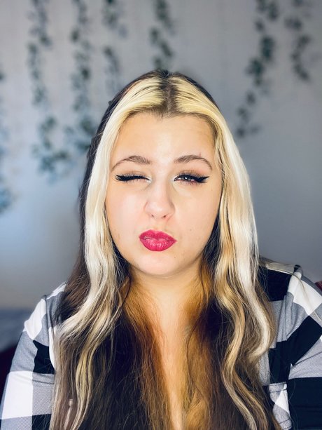 Luna 3 0 model beautiful pics