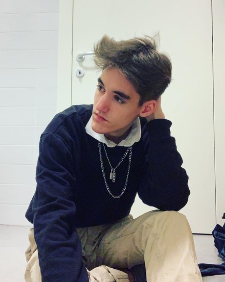 theundeaddom free actress pictures