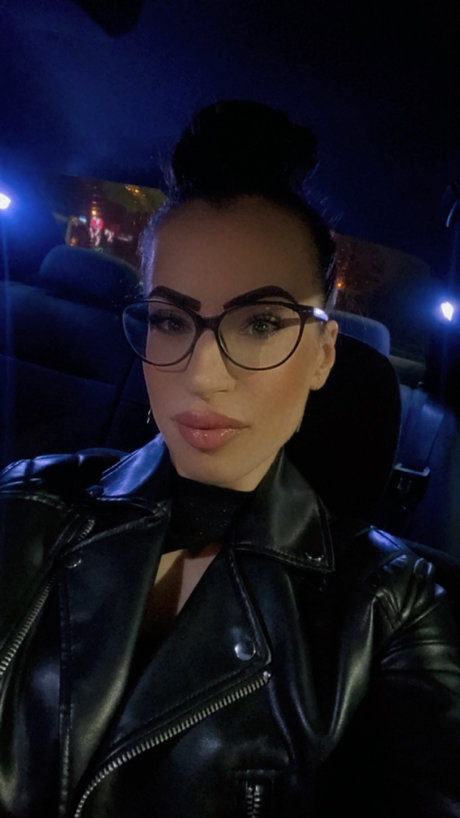 Bruneta Sexy model sex picture