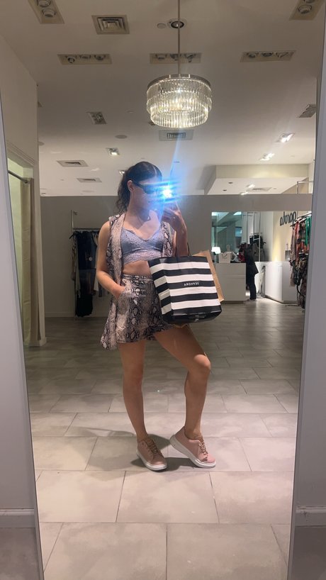 Jayla Sweet nude pornstar pictures