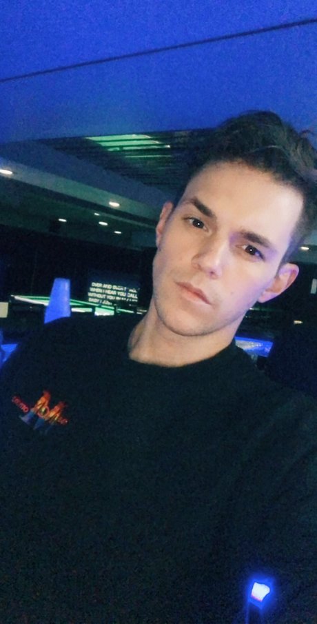 Andrew Kubik naked star gallery