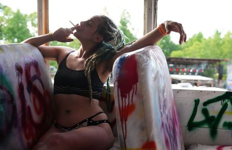 Navi Rose star nude photo