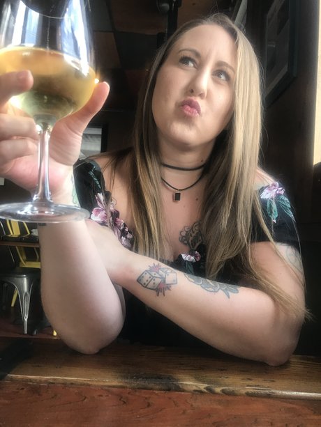 Laura Leanne sexy pornstar img