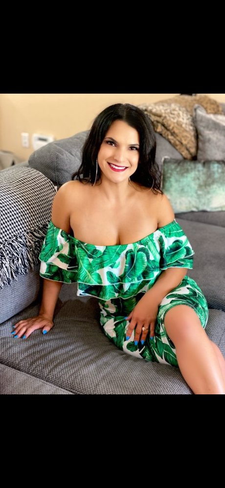 Mio Moore beautiful model galleries