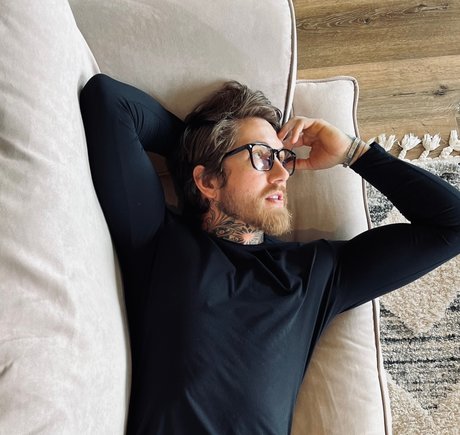 Savageman model sexy photos