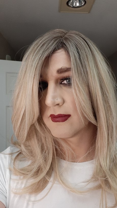 Ash CD sexy actress image