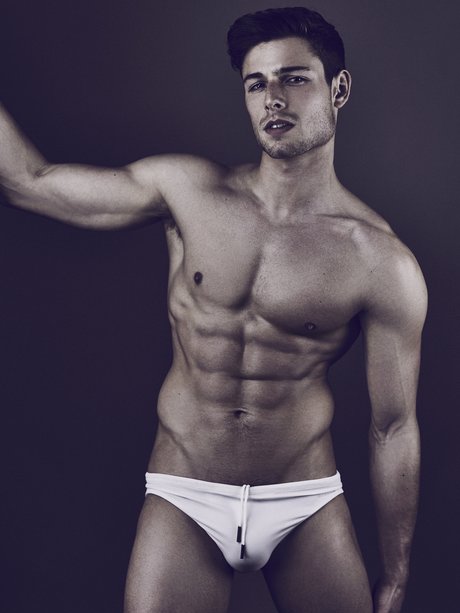 Tom Walker nudes star galleries