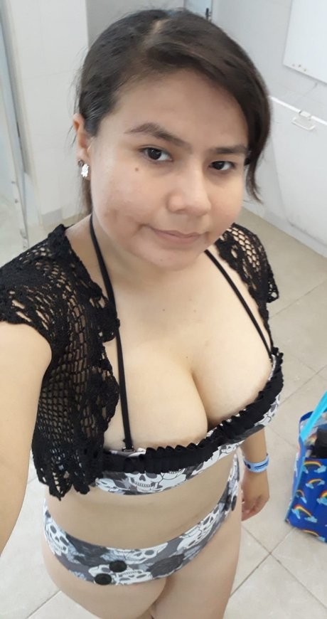 Rakeru model adult img