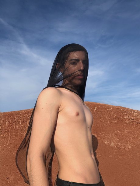 soy un beb_ model naked pictures