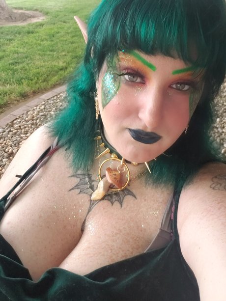 SuccuB1tch porn star picture