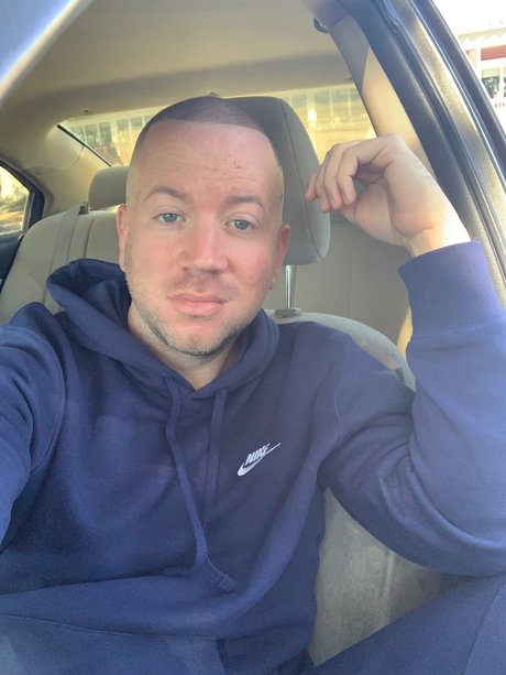 SelfmadeOfficial model pornographic images