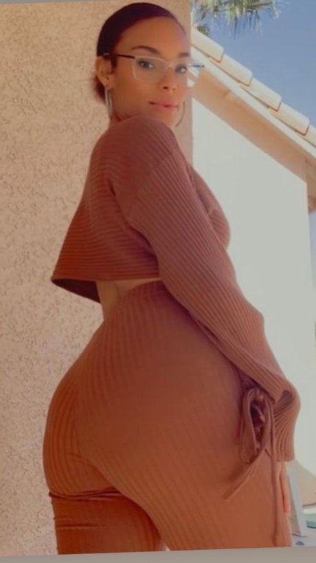 F U E N G shaee_ model beautiful picture