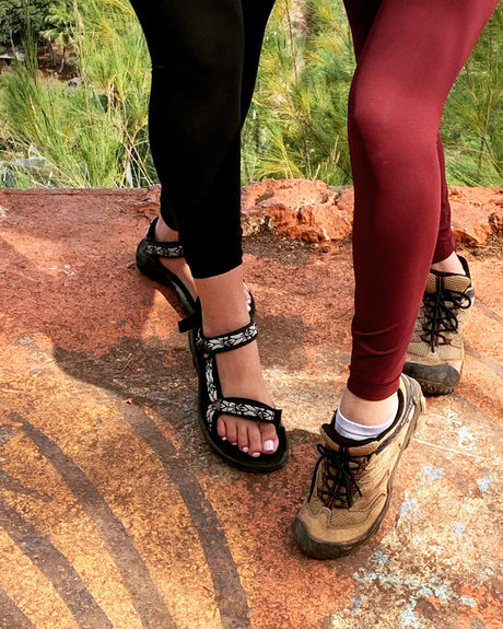 Toes in Hawaii art star galleries