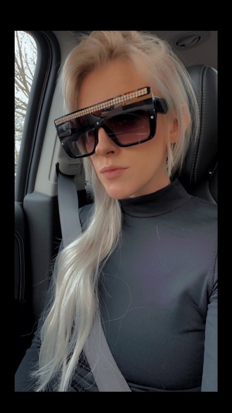 _Illini_ xxx model image