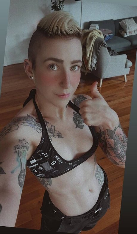 beautiful face onlyfans nude image