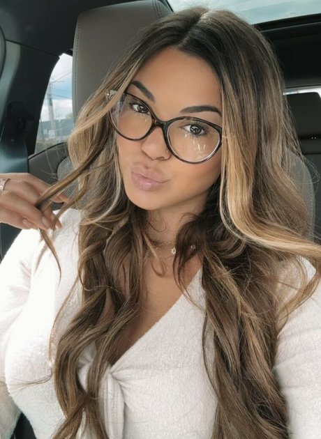 Steph pappas model perfect pictures