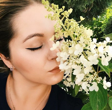 Holly Garner model pretty pics