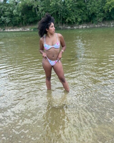 Marti Belle art model photos