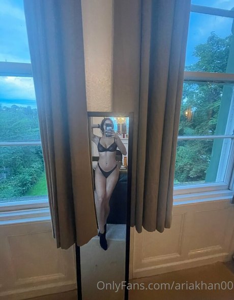 Aria Khan model naked picture