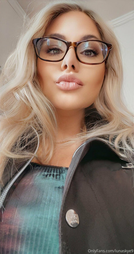 lunaskye9 pornstar pretty gallery