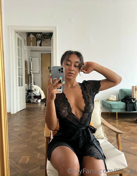 llleasy model erotic pic