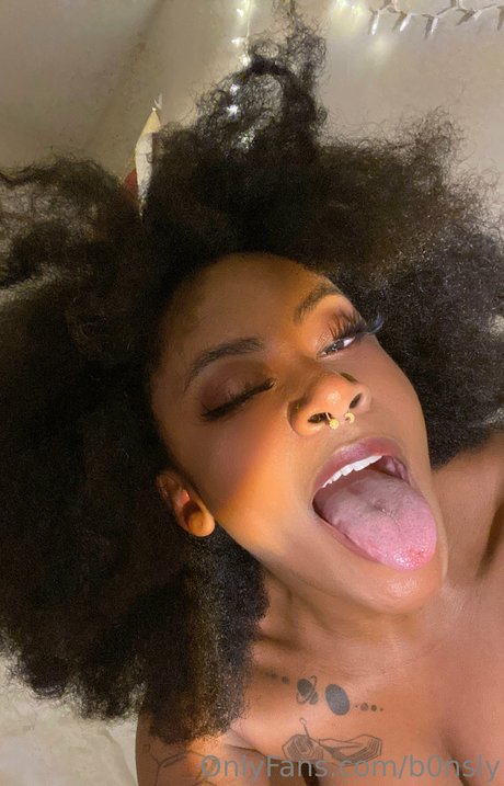 B0nsly model nice pic