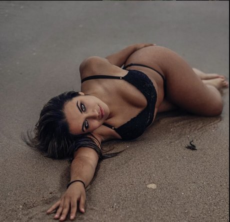 Flavia de Sousa_ art actress images