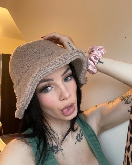 Brittany Olivia pornstar erotic pics