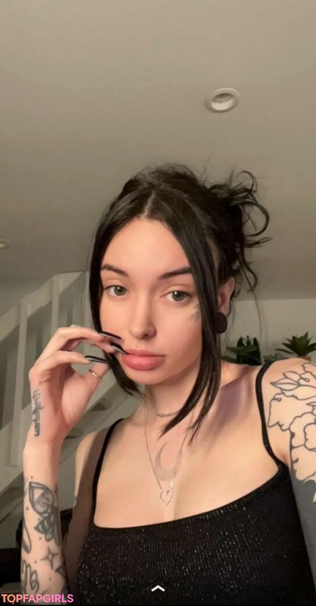 Stormy Summers porn actress image