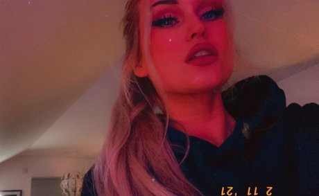 Scream Queen pretty actress galleries