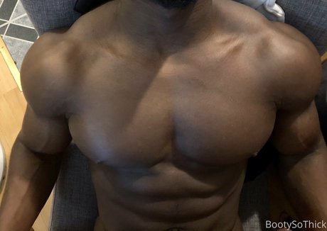 Bootysothick star best pic